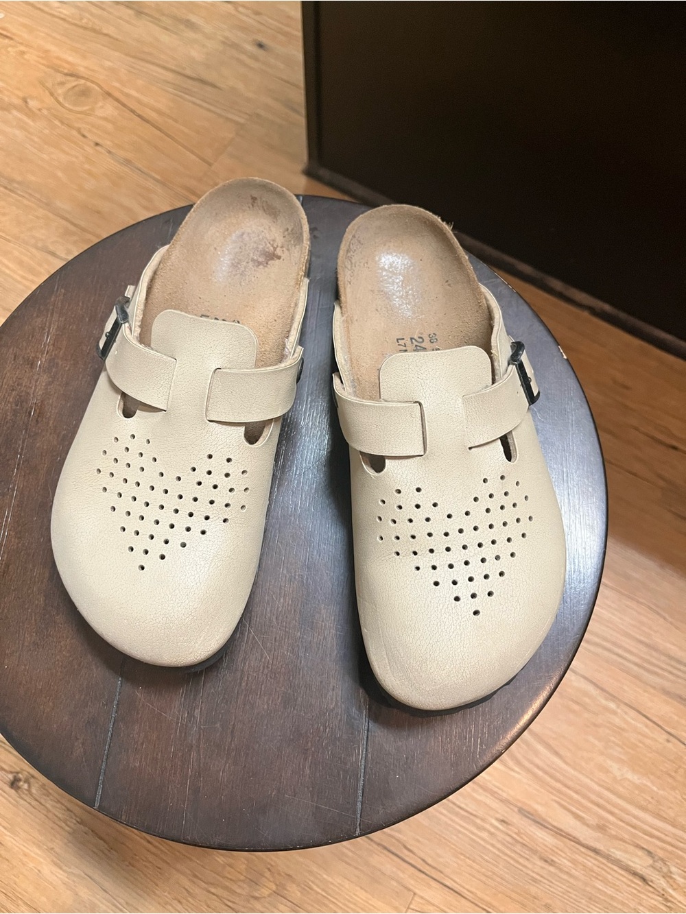Birkenstock Boston Clogs Size 38 Beige Leather Slip On Comfort Shoes. US 7/ 7.5